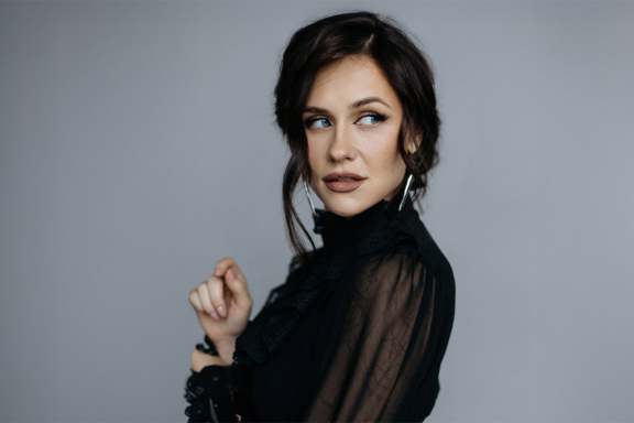 &Ocy;&lcy;&softcy;&gcy;&acy; &Mcy;&acy;&lcy;&acy;&shchcy;&iecy;&ncy;&kcy;&ocy;&period; Stand Up