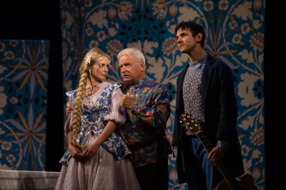 Спектакль «Не в свои сани не садись»